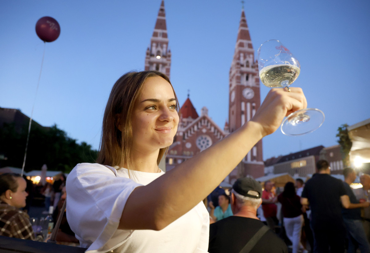 Szeged, szüreti felvonulás, megnyitó, Bor tér, Dóm tér, bor, borászat, fesztivál