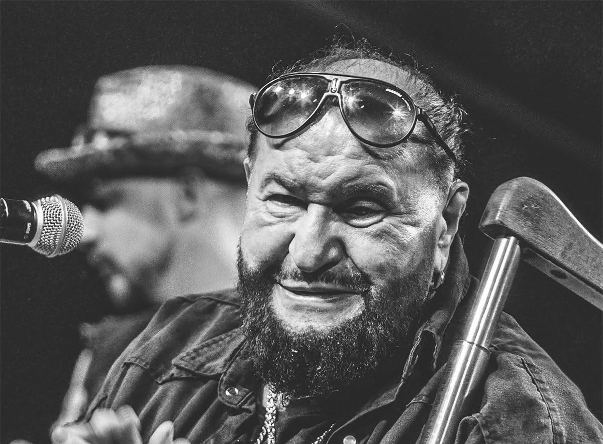Deák Bill Gyula. Halálhír. Zene. Fotó: Deák Bill Gyula hivatalos FB