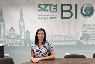 Dr. Kedves Orsolya, az SZTE Biotechnológiai és Mikrobiológiai Tanszékének tudományos munkatársa. Fotó: SZTE