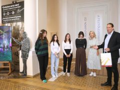 Szeged, Picasso, kiállítás, 20 ezredik látogató, köszöntés, Móra Ferenc Múzeum
