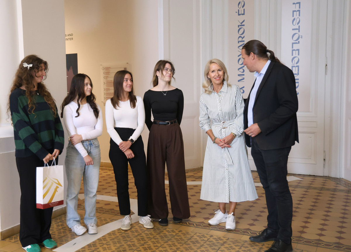Szeged, Picasso, kiállítás, 20 ezredik látogató, köszöntés, Móra Ferenc Múzeum