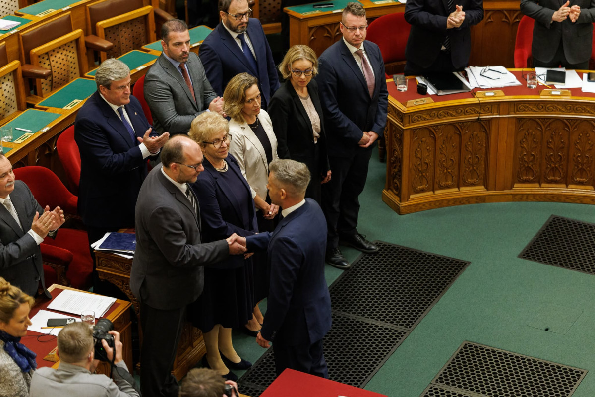Médiatanács. Kommunikáció. Kormányváltás. Fotó: TISZA-frakció hivatalos FB