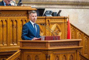 Magyar Péter. Országgyűlés. Kormányváltás. Fotó: TISZA-frakció hivatalos FB