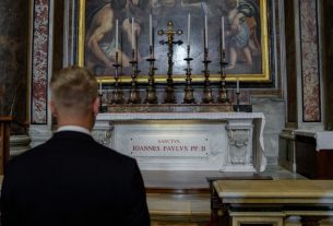 Magánaudiencián fogadta Magyar Péter miniszterelnököt XIV. Leó pápa. Fotó: Magyar Péter hivatalos FB