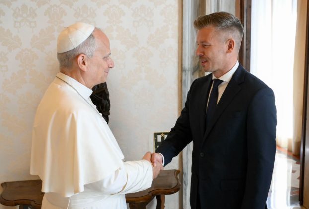 Magánaudiencián fogadta Magyar Péter miniszterelnököt XIV. Leó pápa. Fotó: Magyar Péter hivatalos FB