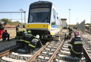 Szeged, Katasztrófavédelem, tűzoltó, mentő, MÁV katasztrófa, bemutató, baleset, szimuláció, gyakorlat