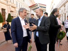 Szeged, emléktábla, avatás, Kárász utca, Klauzál tér, Janikovszky Éva, nagyszülei, Bartos Lipót könyv- és papírkereskedés