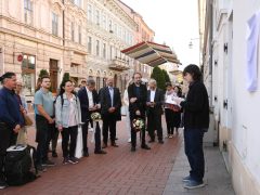 Szeged, emléktábla, avatás, Kárász utca, Klauzál tér, Janikovszky Éva, nagyszülei, Bartos Lipót könyv- és papírkereskedés