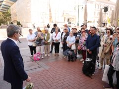 Szeged, emléktábla, avatás, Kárász utca, Klauzál tér, Janikovszky Éva, nagyszülei, Bartos Lipót könyv- és papírkereskedés