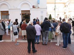 Szeged, emléktábla, avatás, Kárász utca, Klauzál tér, Janikovszky Éva, nagyszülei, Bartos Lipót könyv- és papírkereskedés