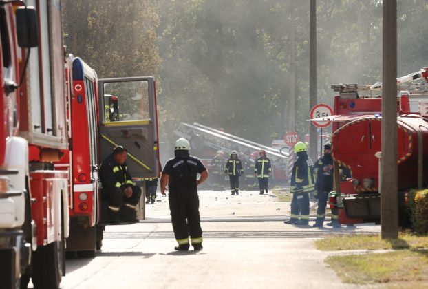 Szeged, kigyulladt, tűz, füst, Medikémia Zrt., üzem, vegyi üzem, Medikémia, tűzoltó, mentő, mentőhelikopter