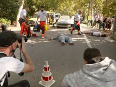 Szeged, Országos Mentőszolgálat, Szegedi Rendőrkapitányság, Nemzeti Szakértői és Kutató Központ, SZTE Igazságügyi Orvostani Intézete, baleset, szimuláció, gyakorlat, liget, mentő, ellátás