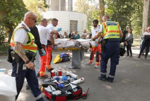 Szeged, Országos Mentőszolgálat, Szegedi Rendőrkapitányság, Nemzeti Szakértői és Kutató Központ, SZTE Igazságügyi Orvostani Intézete, baleset, szimuláció, gyakorlat, liget, mentő, ellátás