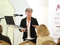 Szeged, 10 éves, Szegedi Papucsért Alapítvány, konferencia, Dóm Látogatóközpont