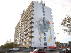 Szeged, az Olajbányász tér, tízemeles, épület, graffiti
