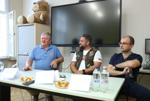 Szeged, Jótékonysági Motoros Felvonulás, Reménysugár Alapítvány, tó adomány, átadás, sajtótájékoztató, SZTE, Gyermekgyógyászati Klinika, klinika