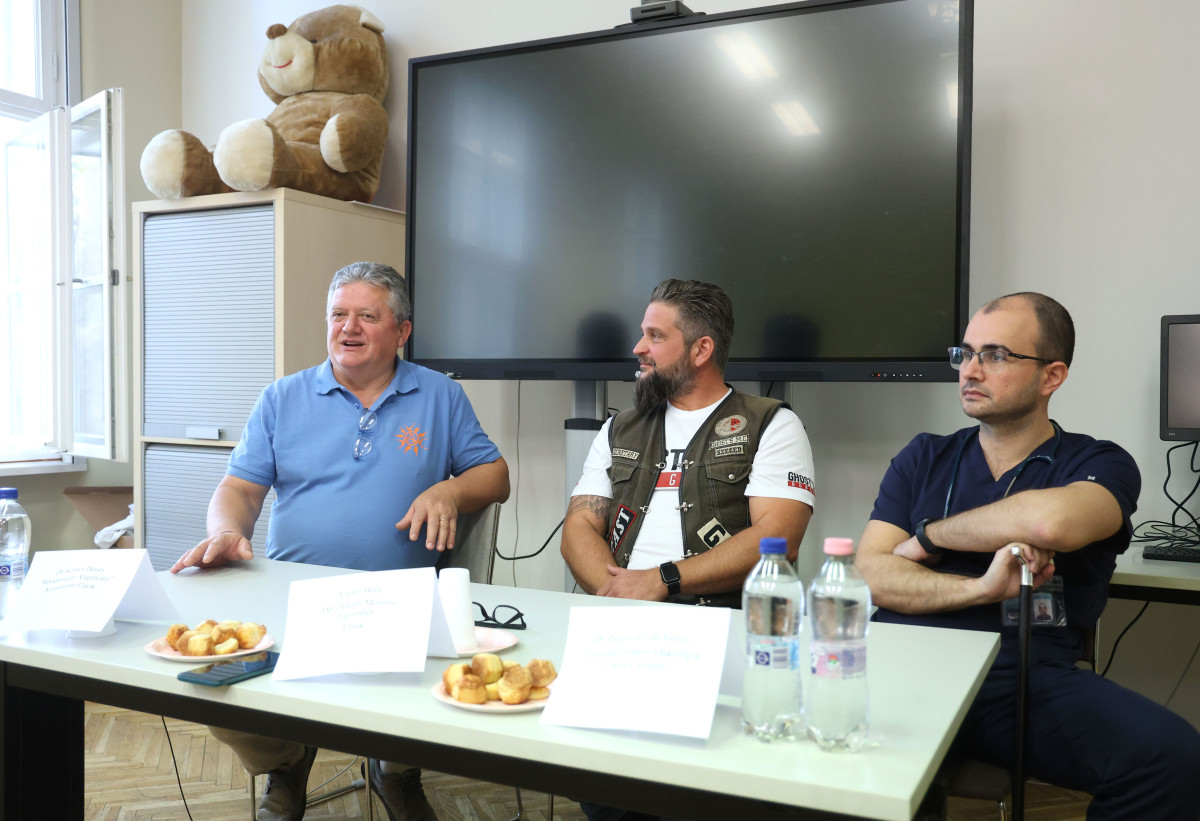Szeged, Jótékonysági Motoros Felvonulás, Reménysugár Alapítvány, tó adomány, átadás, sajtótájékoztató, SZTE, Gyermekgyógyászati Klinika, klinika