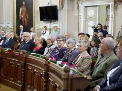 Szeged, díszdiploma, pályakezdő pedagógusok, pedagógusok, köszöntés, városháza