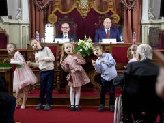 Szeged, díszdiploma, pályakezdő pedagógusok, pedagógusok, köszöntés, városháza