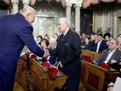 Szeged, díszdiploma, pályakezdő pedagógusok, pedagógusok, köszöntés, városháza