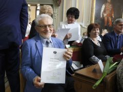 Szeged, díszdiploma, pályakezdő pedagógusok, pedagógusok, köszöntés, városháza
