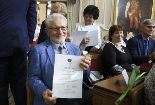 Szeged, díszdiploma, pályakezdő pedagógusok, pedagógusok, köszöntés, városháza