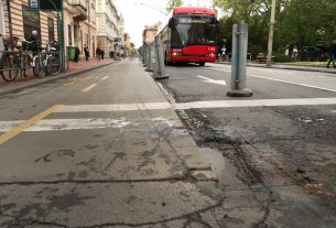 Szeged, javítás, Széchenyi tér, buszmegálló, burrkolat javítás, kátyú