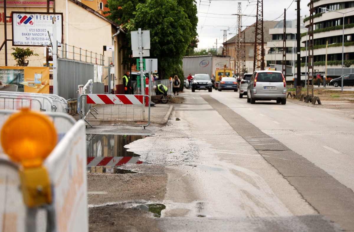 Szeged, Bakay Nándor utca, felújítás, útfelújítás